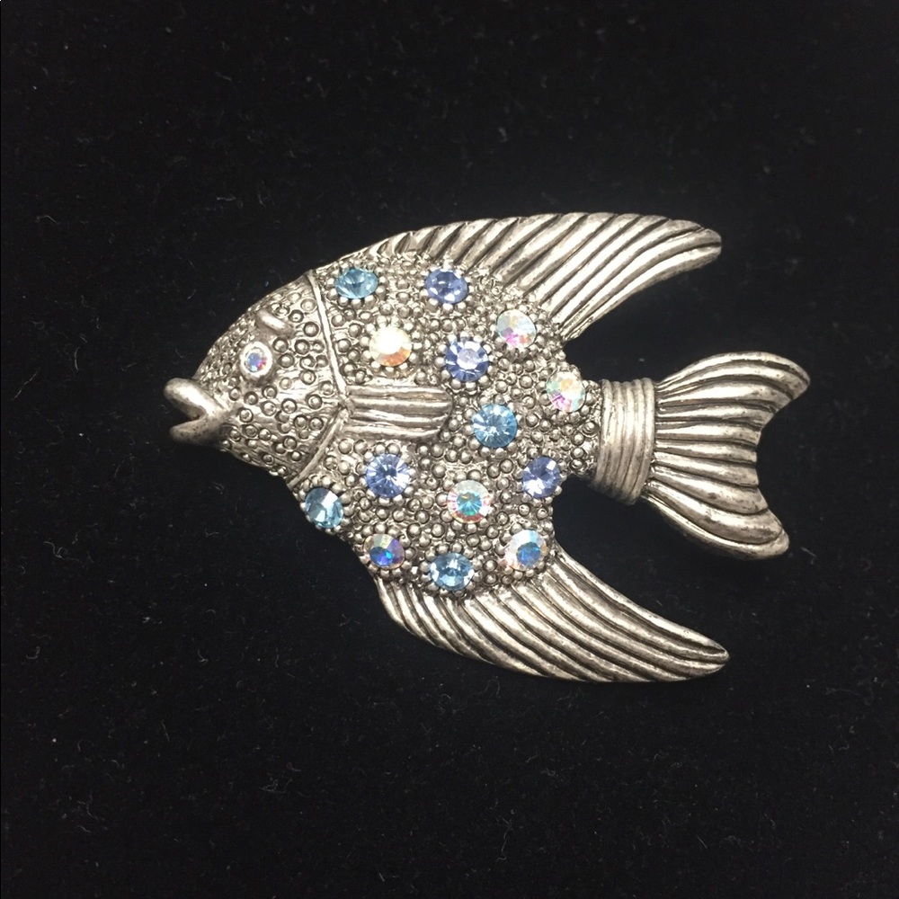 Beautiful Rhinestone Fish Brooch - Picture 8 of 8